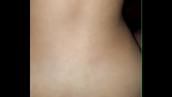 El esposo de mi mejor amiga me coje por mi rico culito mientras ella está de viaje